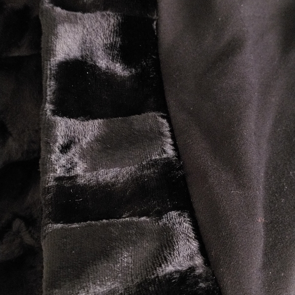 Capote S/M Bamboo Blend Faux Fur Black Poncho - Picture 15 of 17